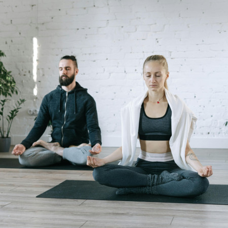 🧘‍♀️ فرق مدیتیشن و یوگا – کدوم به درد من می‌خوره؟